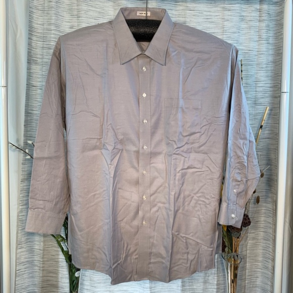 Joseph & Feiss NWOT light gray button down dress shirt.